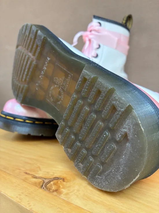 PRETTY IN PINK: Custom Metallic & Glitter Festival Docs - Picture 9 of 10